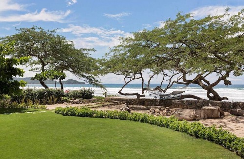 Playa Colorado House | Mi Casa Soñada (Spacious Beachfront House and Studio)