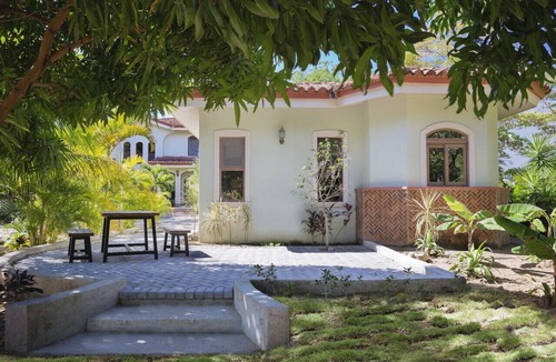 Playa Colorado House | Mi Casa Soñada (Spacious Beachfront House and Studio)