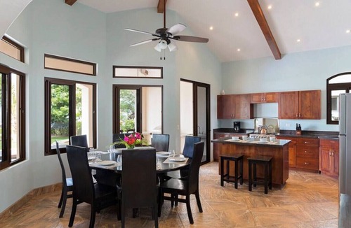 Playa Colorado House | Mi Casa Soñada (Spacious Beachfront House)