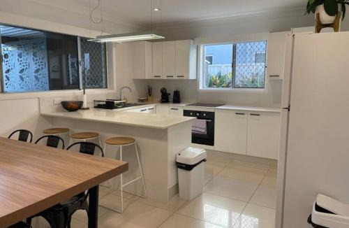 Miami Apartment | Miami's Family Getaway Sleeps 10, Pool, Patio, Walk to North Burleigh Beach & Shops