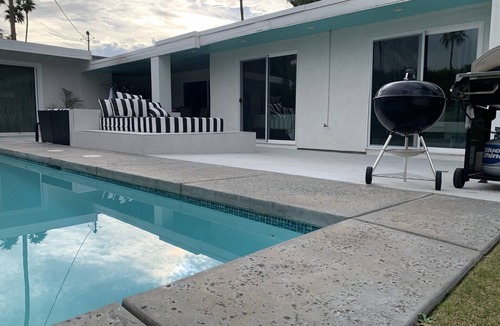 Sunrise Vista Chino House | Mid Century 4 bed 3 Bath in Heart of Palm Springs Movie Colony Close to Town!
