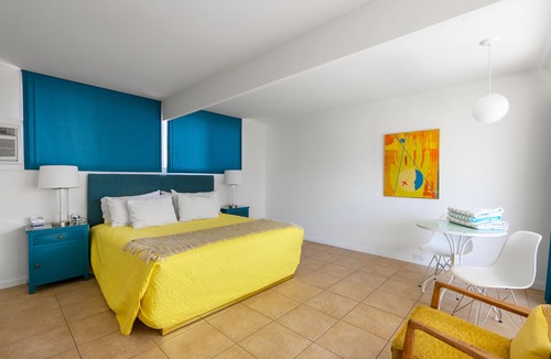 Desert Park Estates Hotel | Mid-Century Hotel + Pool + Hot Tub + Cold Plunge + Bikes | Minutes to Downtown
