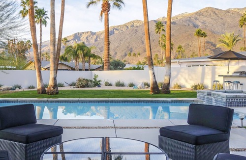 Tahquitz River Estates House | Mid Century Indoor/Outdoor Luxury Oasis