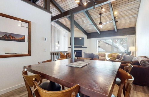 Mammoth Lakes House | Mid Century Modern Cabin #212 - Walk to Village
