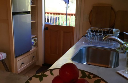 Mill Valley Cottage | Mill Valley Nature Cottage. Sunny. Serene. Romantic Getaway. Hikers/Bikers Dream