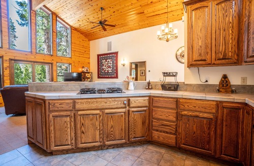 Dorrington Cabin | Millville Chalet ~ Pool Access!