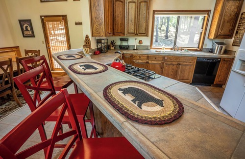 Dorrington Cabin | Millville Chalet ~ Pool Access!