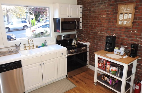 Julian House | Miners Choice 3 Bedroom on Main St TV WIFI Piano