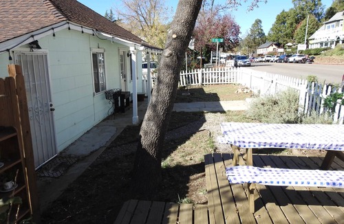 Julian House | Miners Choice 3 Bedroom on Main St TV WIFI Piano