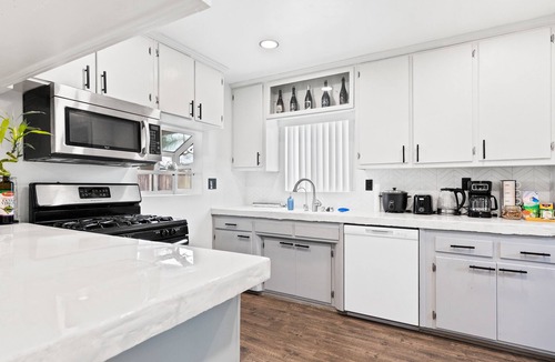 Central Escondido House | Minimalism & a Splash of Anime Home