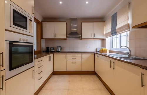 Estombar House | Minutes to Afurada Beach! Two Relaxing 2BR Apartment, Full Kitchens, 3 Pools!