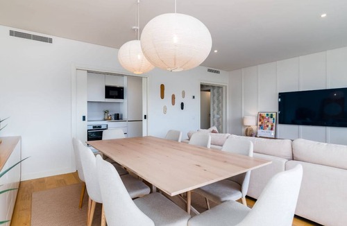 Alges Apartment | Miraflores Modern Apt w/Balcony by LovelyStay