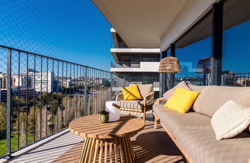 Alges Apartment | Miraflores Modern Apt w/Balcony by LovelyStay