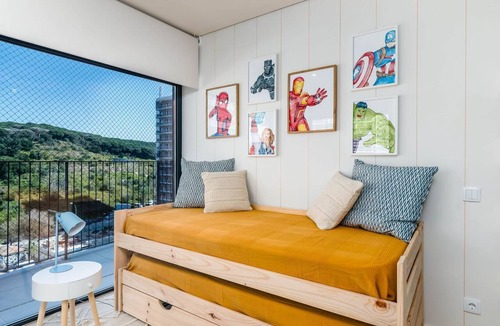 Alges Apartment | Miraflores Modern Apt w/Balcony by LovelyStay