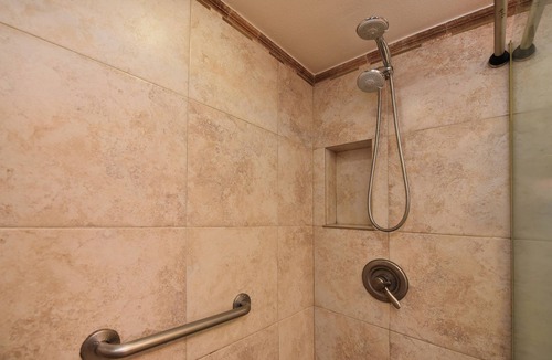 Kahana Hotel | MISO COMPHY Cozy ocean view studio condo in peaceful Lahaina with AC, Pool & Gym