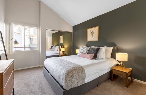 Westwood Apartment | Mod Westwood 2BR, nr. UCLA & Westwood Village, by Blueground