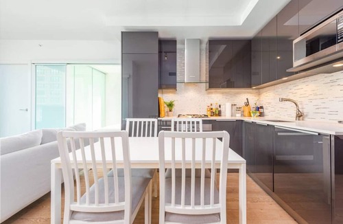 Downtown Vancouver Apartment | Modern 2BR, 17th-Floor City Views