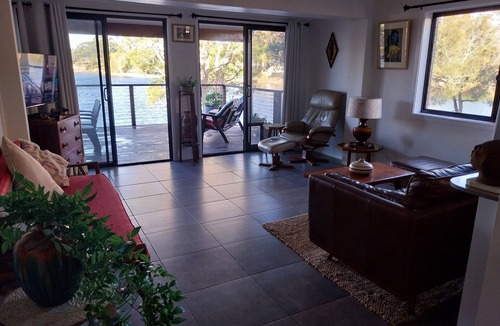 Burleigh Waters Apartment | Modern 2BR/2BA Oasis - Minutes from Burleigh Heads Beach.