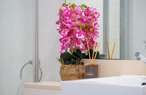Southport Apartment | Modern 2BR Apartment in Southport Central