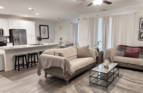 Reedley House | Modern 3 BD with 4 beds/2 BA Home - Near 3 Nat. Parks & 3 major HWYs