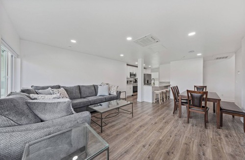 Topaz Lake Apartment | Modern 3-bed, 2-bath suite with a beautiful view of Topaz Lake.