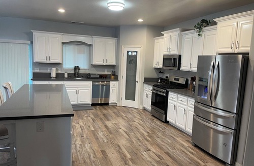 Tulare House | Modern 3-bed Home with New Appliances, very Spacious Backyard with EV charger