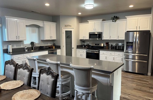 Tulare House | Modern 3-bed Home with New Appliances, very Spacious Backyard with EV charger