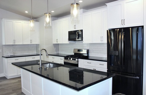 Rohnerville House | Modern 3-bedroom mountain top house with a view in Fortuna