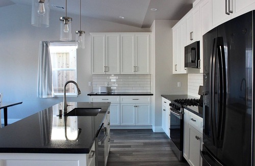 Rohnerville House | Modern 3-bedroom mountain top house with a view in Fortuna