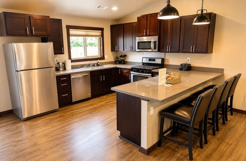 Rohnerville House | Modern 3BR Fortuna Getaway BIG DISCOUNT: 10% Weekly & 20% Monthly