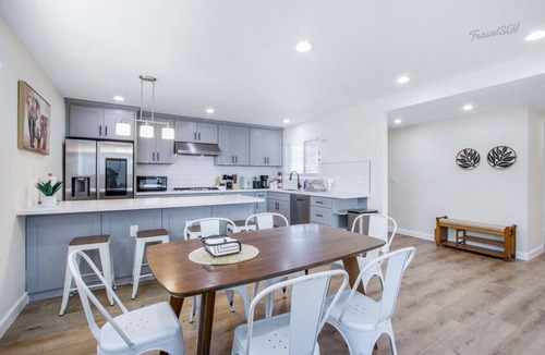 La Puente Apartment | Modern 3BR Home + Parking + Near DTLA #TravelSGV