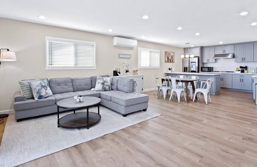 La Puente Apartment | Modern 3BR Home + Parking + Near DTLA #TravelSGV