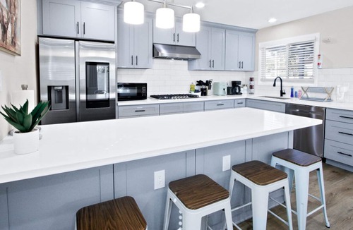La Puente Apartment | Modern 3BR Home + Parking + Near DTLA #TravelSGV
