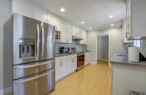 Santa Clara House | Modern 3BR Home｜Prime Location｜Fenced Backyard｜Perfect for Families #41420