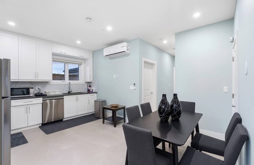 Fraserview House | Modern 6BR Family Home Near YVR Airport & Downtown