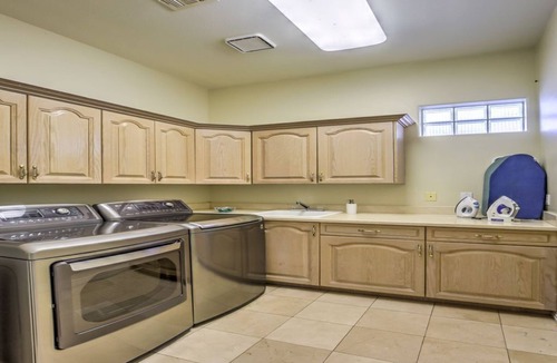 Spring Valley Villa | Modern 7000sf Villa, Private Basketball/tennis Court Pool Sleeps 24