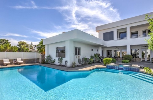 Spring Valley Villa | Modern 7000sf Villa, Private Basketball/tennis Court Pool Sleeps 24