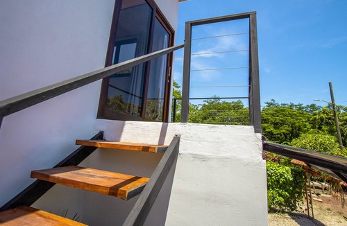 Tamarindo House | Modern And Central To Amazing Beaches!