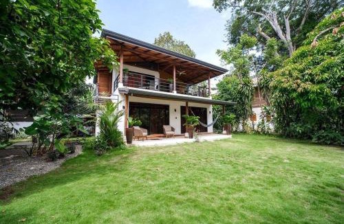 Puerto Viejo de Talamanca Apartment | Modern Beachfront Apartment with Balcony