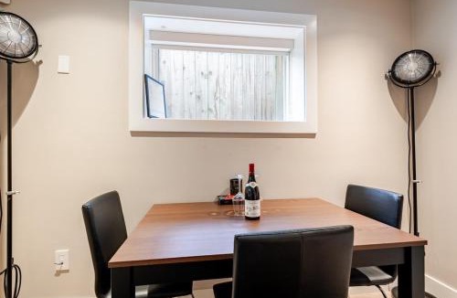 Lower Lonsdale Apartment | Modern Bright Suite Self Check-In