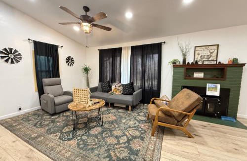 Three Rivers House | Modern Cabin, Near Snow Park, 3.5 Miles to SNP!