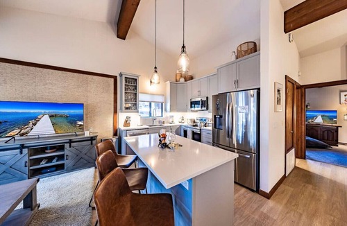 Zephyr Cove Villa | Modern Condo | Private Beach & Decks | Sleeps 8