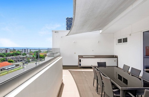 Southport Apartment | Modern Contemporary Southport Apartment - CoastHM