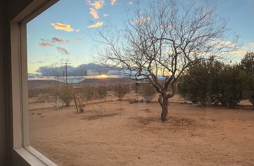 Landers Cabin | Modern Desert cabin with 360' views in beautiful Landers