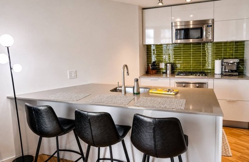 Gastown Apartment | Modern Downtown Home Flexible Accommodation