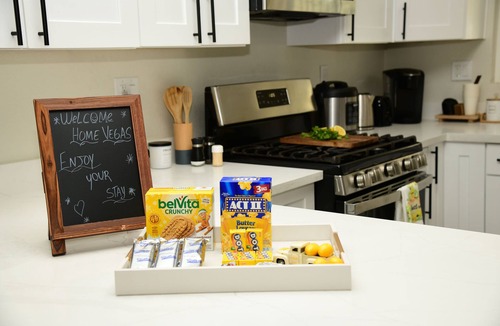 Winchester House | Modern Family Oasis w/Pool BBQ | 10 min to Strip