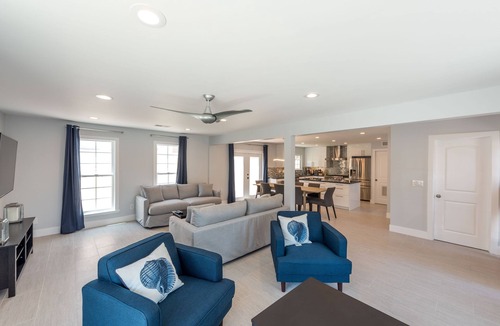 West Newport House | Modern Front Townhouse Steps Away From The Sand with AC!