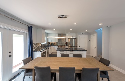 West Newport House | Modern Front Townhouse Steps Away From The Sand with AC!