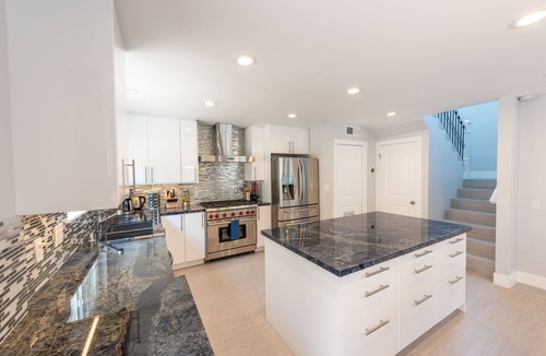 West Newport House | Modern Front Townhouse Steps Away From The Sand with AC!