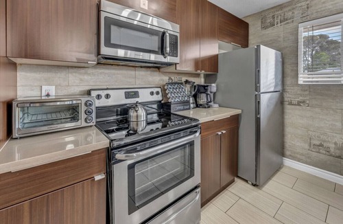 Rancho Oakey House | Modern Gem near Down Town